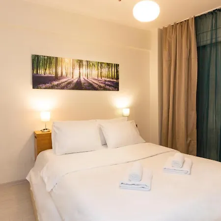 Апартаменты 2 Bedroom Large House With Garden In Moda Стамбул