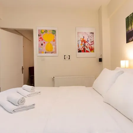 2 Bedroom Large House With Garden In Moda * Стамбул