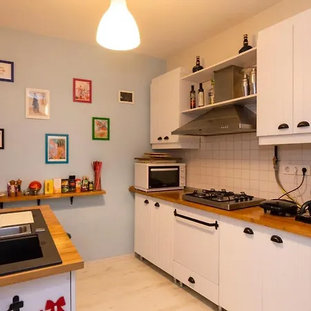 2 Bedroom Large House With Garden In Moda Апартаменты Стамбул