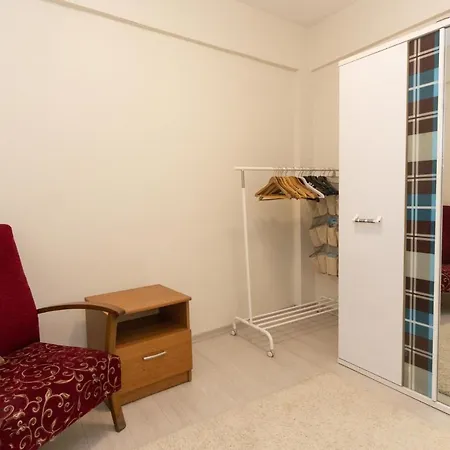 2 Bedroom Large House With Garden In Moda Стамбул
