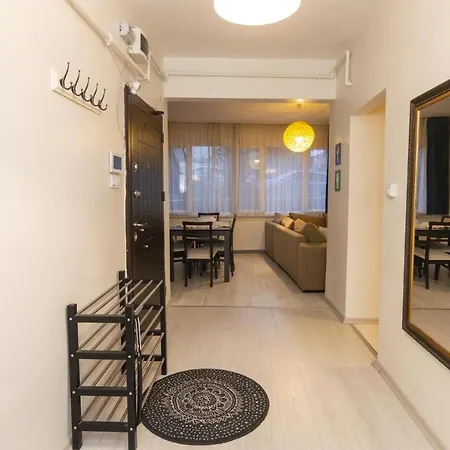 2 Bedroom Large House With Garden In Moda Стамбул