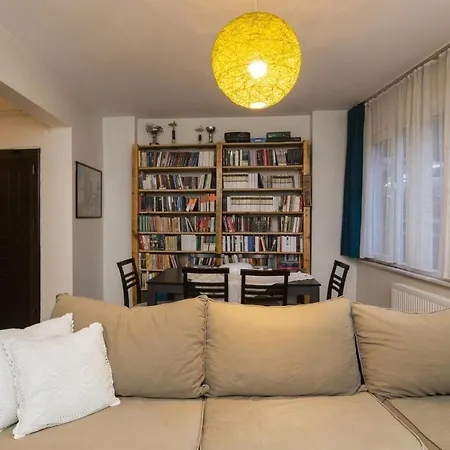 2 Bedroom Large House With Garden In Moda * Стамбул